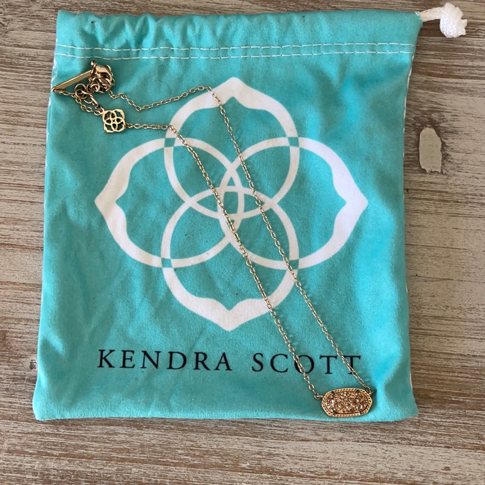 Kendra Scott necklace